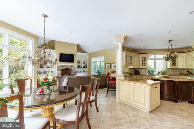 3525 WELLSFORD LN, Doylestown, PA 18902