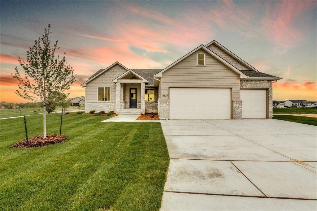 9637 W Cedar Lane, Maize, KS 67101