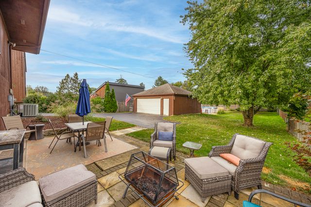 4940 Cornell Avenue, Downers Grove, IL 60515