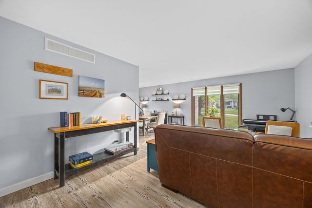 4940 Cornell Avenue, Downers Grove, IL 60515