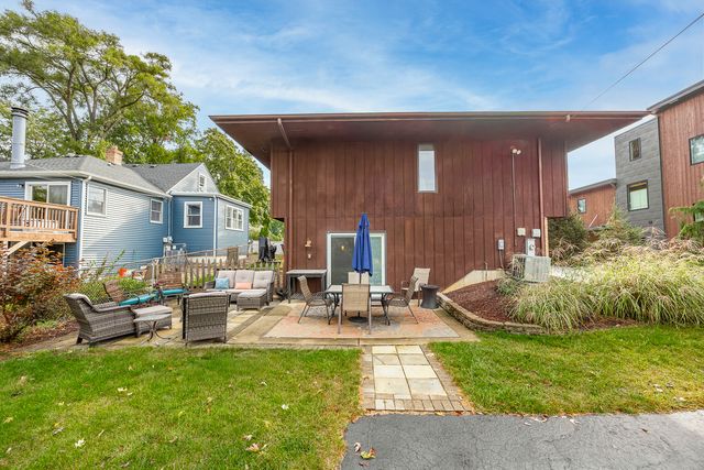 4940 Cornell Avenue, Downers Grove, IL 60515