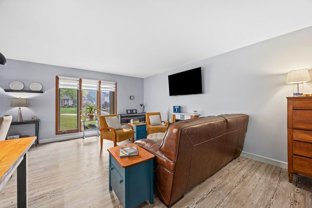 4940 Cornell Avenue, Downers Grove, IL 60515