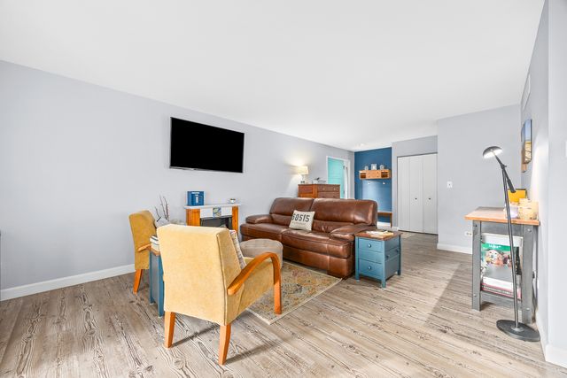 4940 Cornell Avenue, Downers Grove, IL 60515