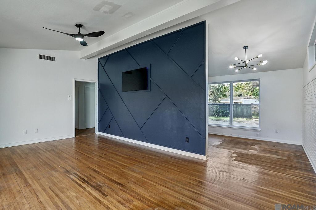 323 Little John Dr, Baton Rouge, LA 70815