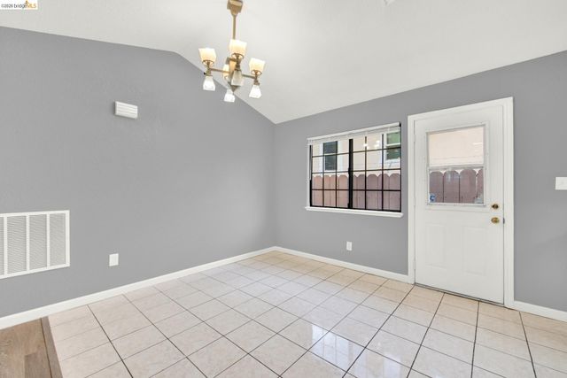 129 Bissell Ave, Richmond, CA 94801