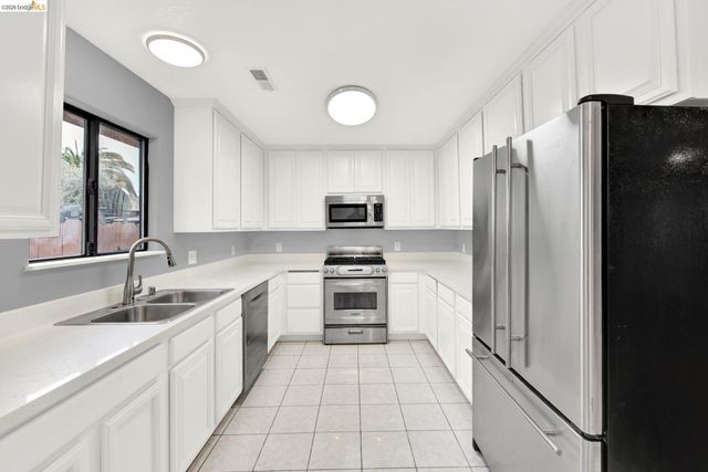 129 Bissell Ave, Richmond, CA 94801