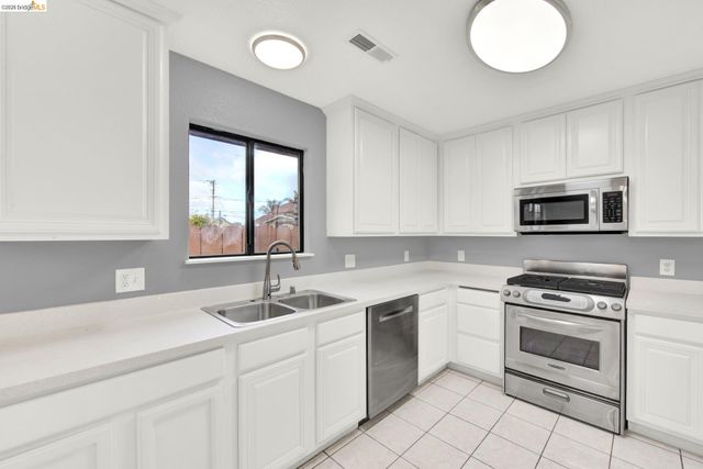 129 Bissell Ave, Richmond, CA 94801