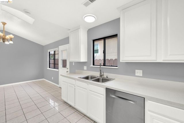 129 Bissell Ave, Richmond, CA 94801