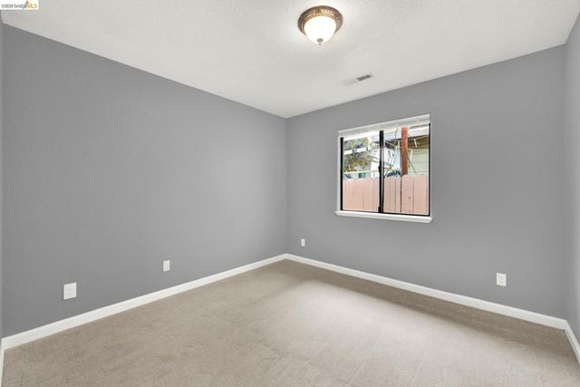 129 Bissell Ave, Richmond, CA 94801