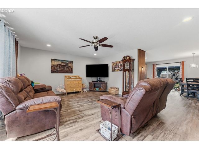 182 W CHRISTY Ct, Yacolt, WA 98675