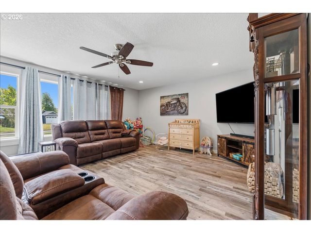 182 W CHRISTY Ct, Yacolt, WA 98675