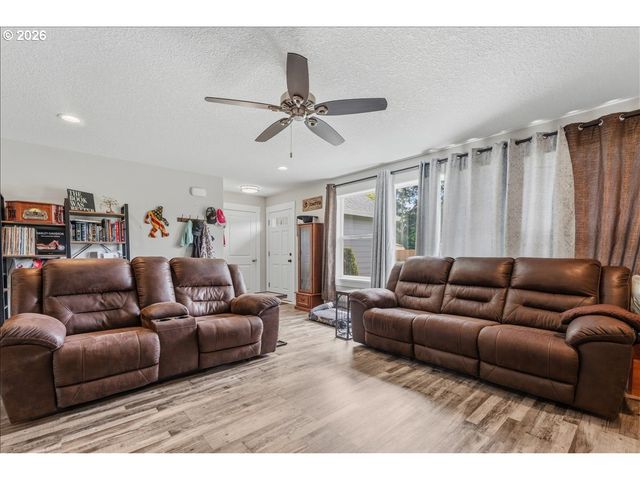 182 W CHRISTY Ct, Yacolt, WA 98675