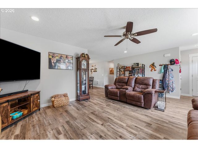 182 W CHRISTY Ct, Yacolt, WA 98675
