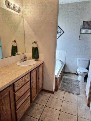 910 W Threewood Ct, Andover, KS 67002