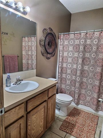 910 W Threewood Ct, Andover, KS 67002