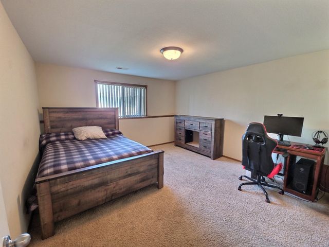 910 W Threewood Ct, Andover, KS 67002