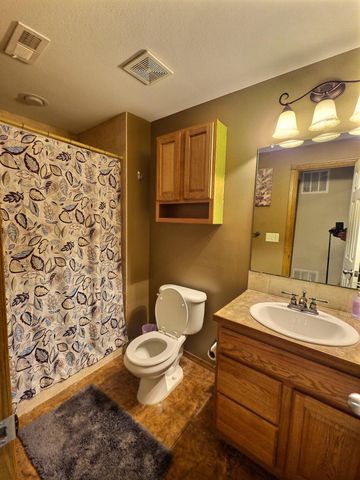 910 W Threewood Ct, Andover, KS 67002