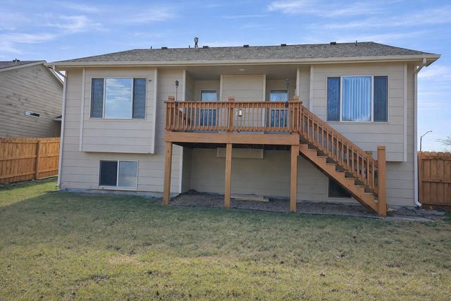 910 W Threewood Ct, Andover, KS 67002