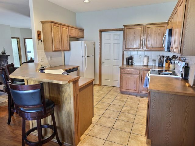 910 W Threewood Ct, Andover, KS 67002