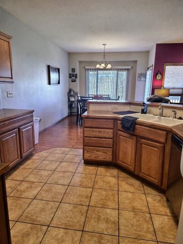 910 W Threewood Ct, Andover, KS 67002