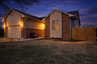 910 W Threewood Ct, Andover, KS 67002