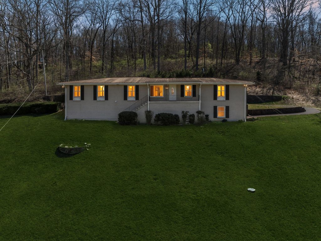 1800 Center Point Rd, Hendersonville, TN 37075