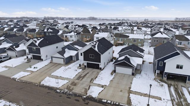 6862 Thomas Street, Horace, ND 58047