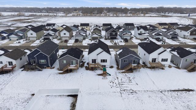 6862 Thomas Street, Horace, ND 58047