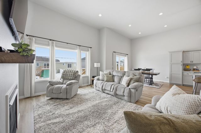 6862 Thomas Street, Horace, ND 58047