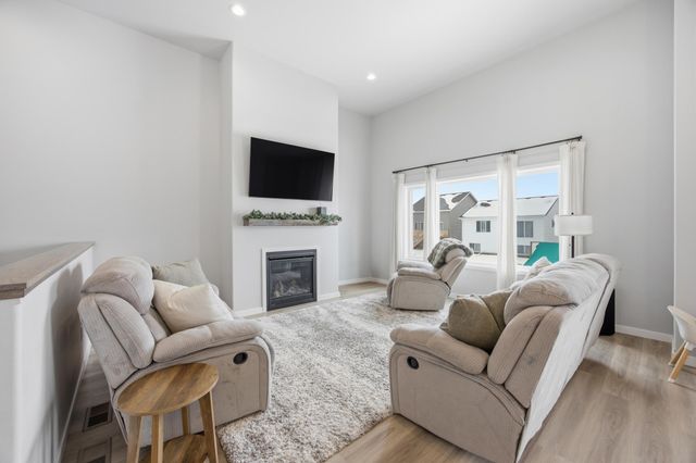 6862 Thomas Street, Horace, ND 58047