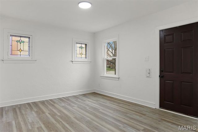 8615 Charlton Lane, St Louis, MO 63123