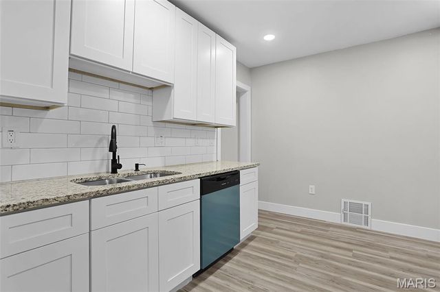 8615 Charlton Lane, St Louis, MO 63123