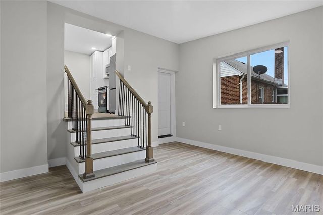 8615 Charlton Lane, St Louis, MO 63123