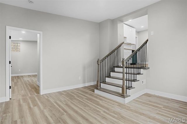 8615 Charlton Lane, St Louis, MO 63123