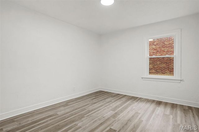 8615 Charlton Lane, St Louis, MO 63123