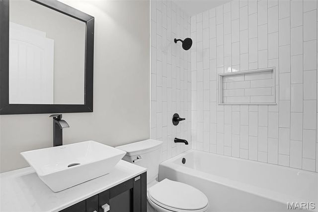 8615 Charlton Lane, St Louis, MO 63123