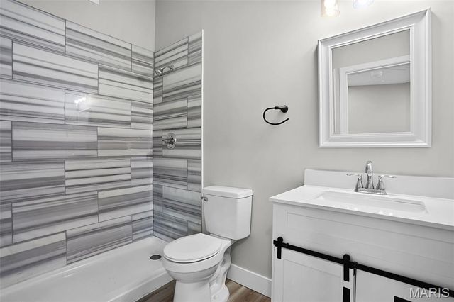 8615 Charlton Lane, St Louis, MO 63123