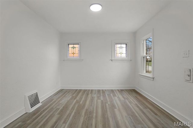 8615 Charlton Lane, St Louis, MO 63123