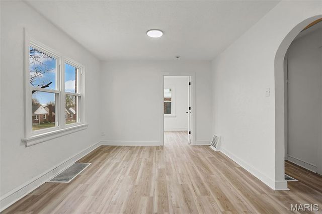 8615 Charlton Lane, St Louis, MO 63123