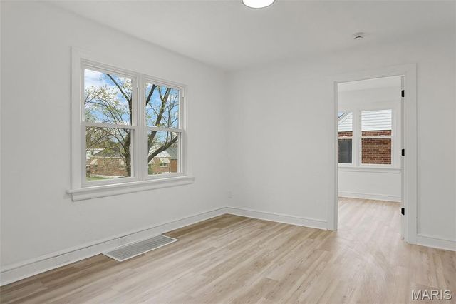 8615 Charlton Lane, St Louis, MO 63123