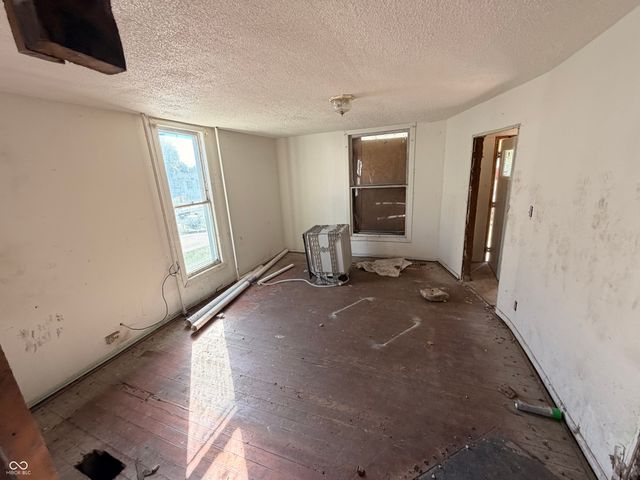 816 E 20th Street, Anderson, IN 46016