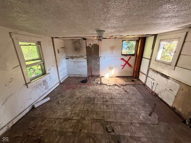 816 E 20th Street, Anderson, IN 46016