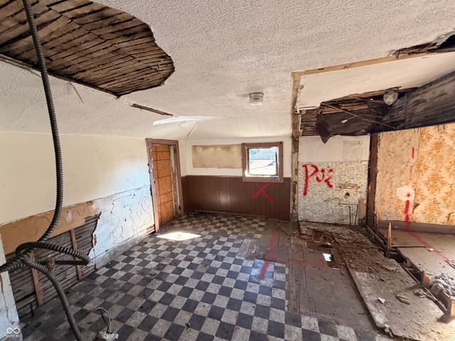 816 E 20th Street, Anderson, IN 46016