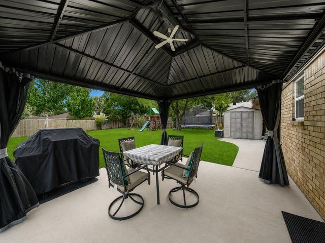 15714 Wandering Trail, Friendswood, TX 77546