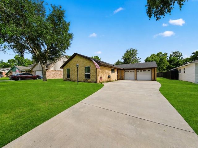 15714 Wandering Trail, Friendswood, TX 77546