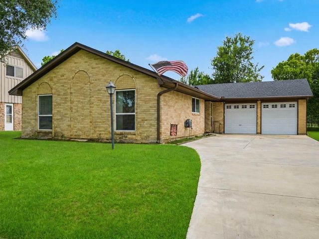 15714 Wandering Trail, Friendswood, TX 77546