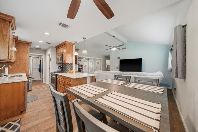 15714 Wandering Trail, Friendswood, TX 77546