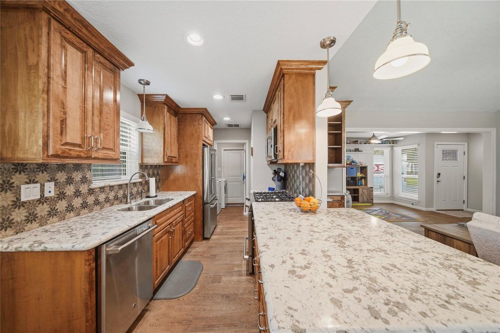 15714 Wandering Trail, Friendswood, TX 77546