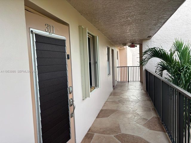 10405 Sunrise Lakes Boulevard 311, Sunrise, FL 33322