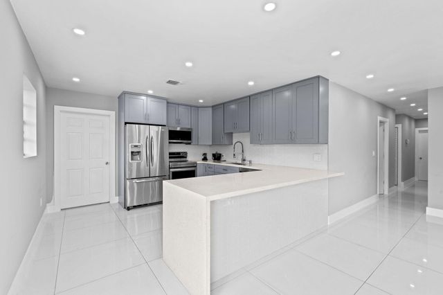 670 SW 29th Avenue, Fort Lauderdale, FL 33312